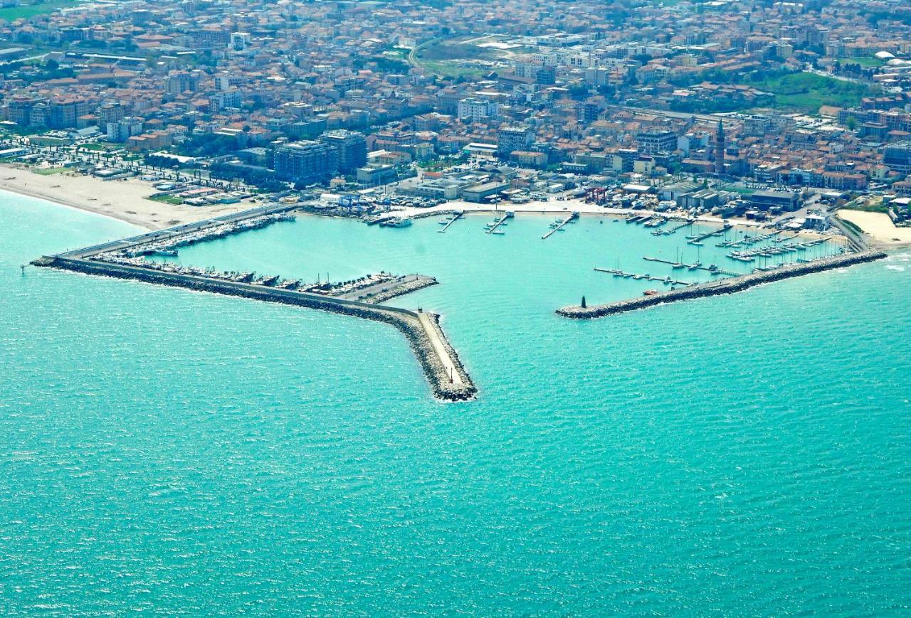Casetta D Amare Civitanova Marche Luaran gambar